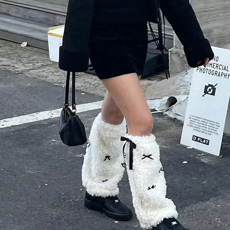 Sohiwoo Y2K Women Bow Spliced Plush Leg Warmers Lambhair Boots Cover Socks Winter Thickened Jk Kawaii Punk Hiphop Cosplay Accessories